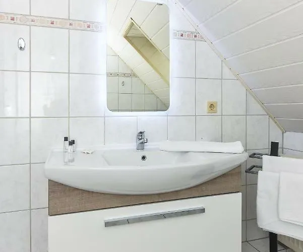 公寓 Haus Hafeneck - Hafennaehe - Poolnutzung - Garten - Tischtennis 贝塞尔